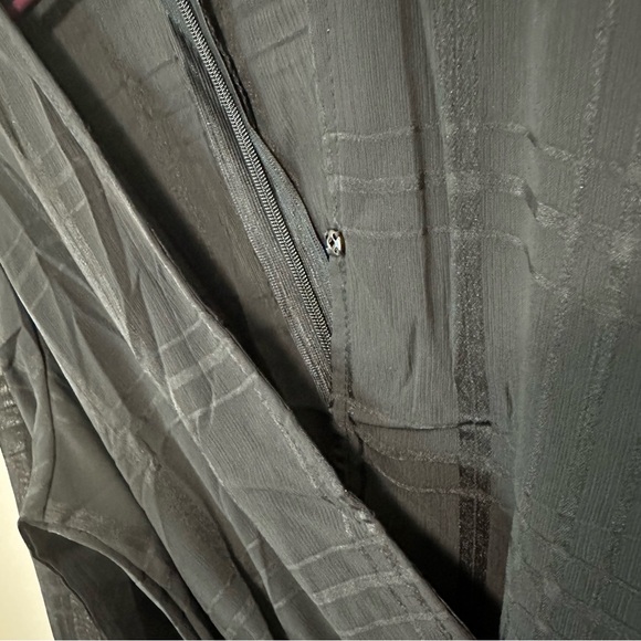 Women’s Black Flowy Romper Size Medium - Picture 4 of 12